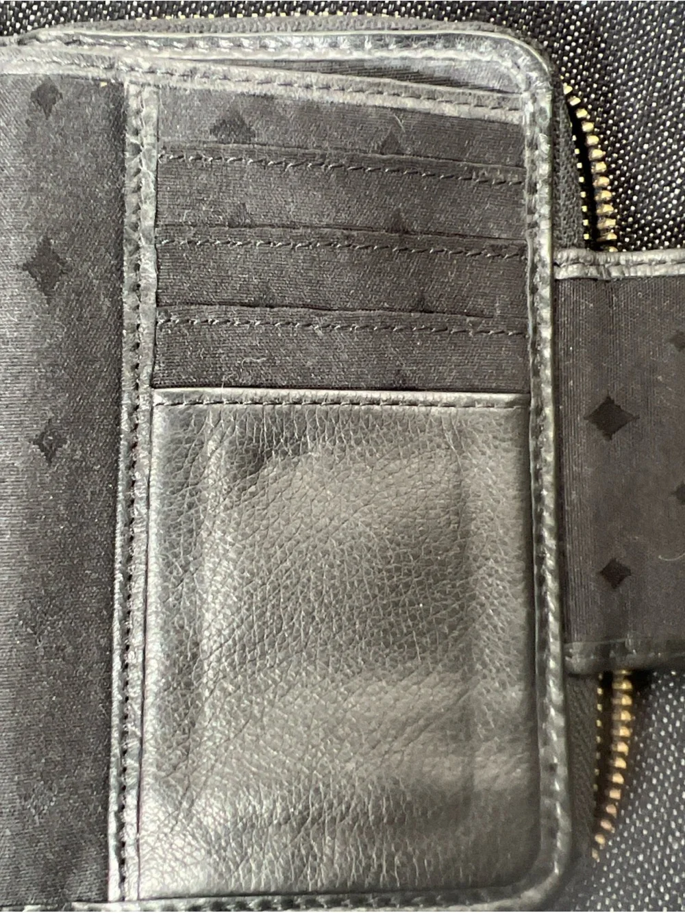 Fossil Women’s Wallet Explorer Black Leather Button and Zip & Snap Card Holder